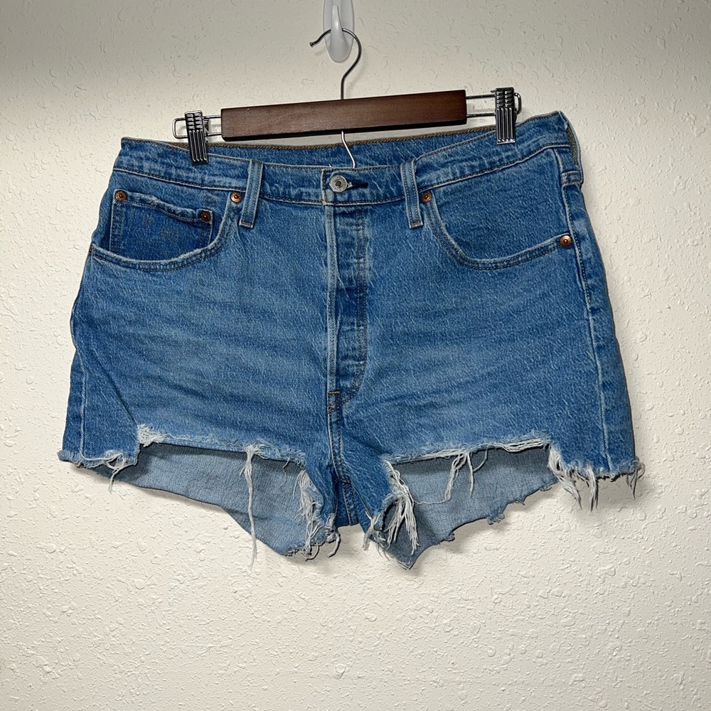 501 Levi's Blue‎ Jean Shorts Distressed High-Waisted